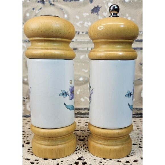 Vintage Mr. Dudley Wood & Ceramic Pepper & Salt Shaker Set Floral Pattern (read) - Picture 2 of 8